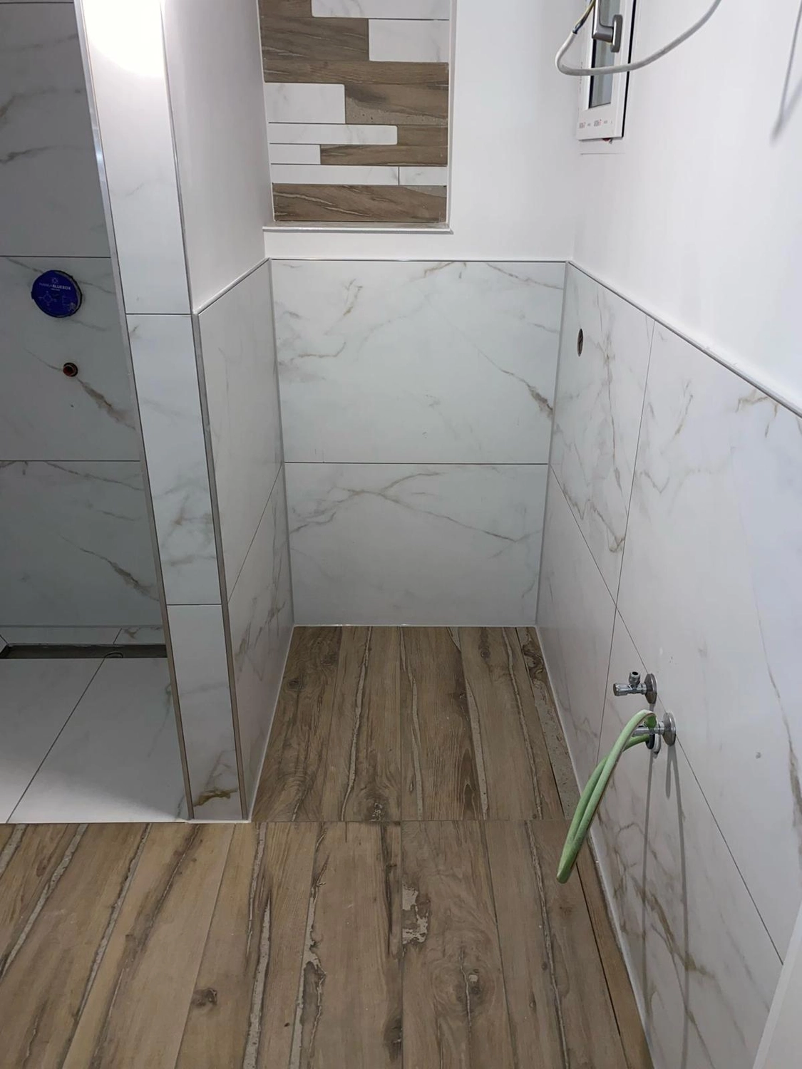 Bauabdichtungen- Bausanierungen Tiriakidis -  Komplette Renovierungsdienstleistungen – Fließen Natursteinarbeiten