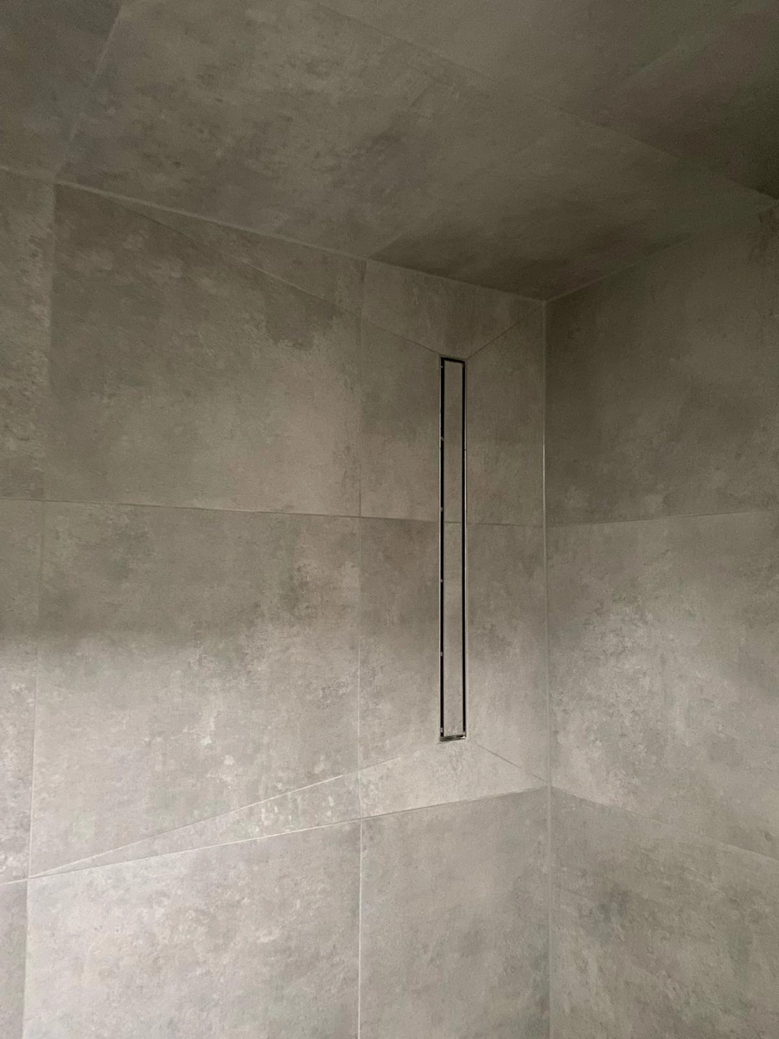 Bauabdichtungen- Bausanierungen Tiriakidis -  Komplette Renovierungsdienstleistungen – Fließen Natursteinarbeiten