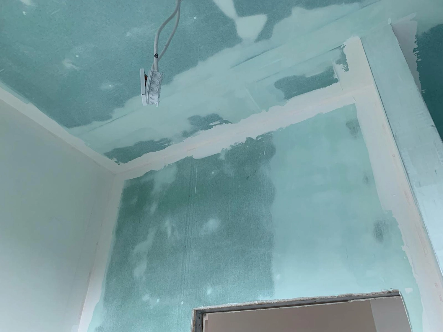 Bauabdichtungen- Bausanierungen Tiriakidis -  Komplette Renovierungsdienstleistungen – Abdichtung von Raumwänden und Dach