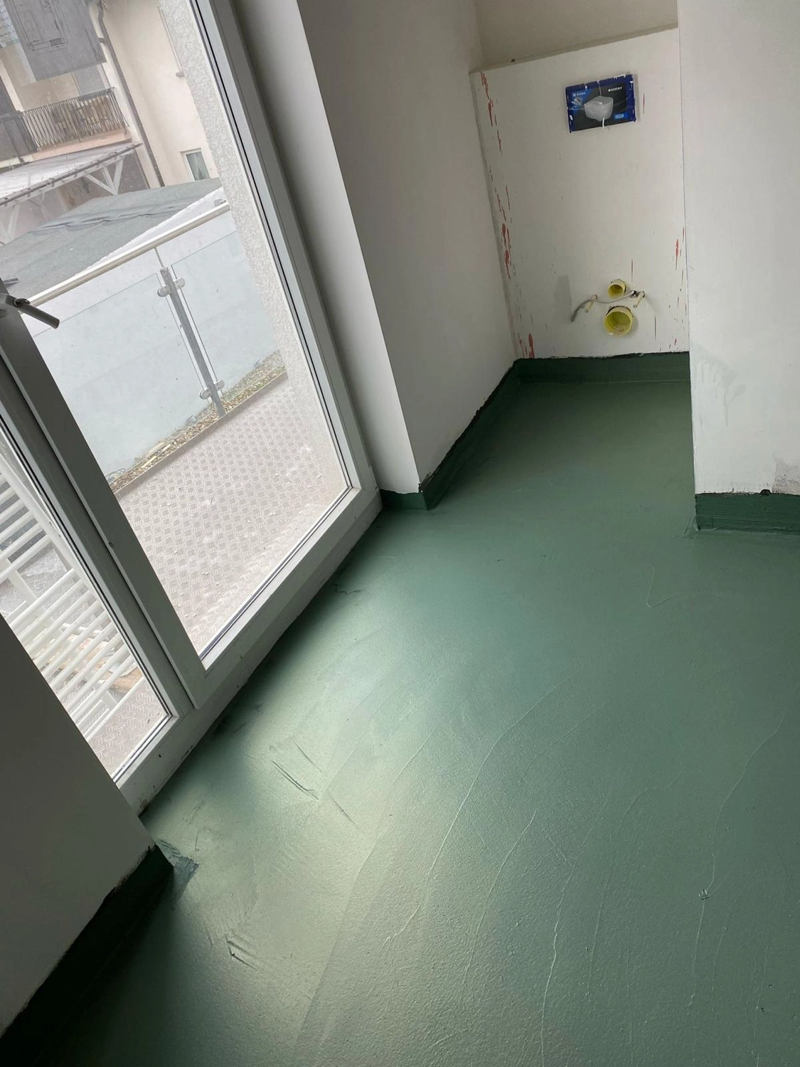 Bauabdichtungen- Bausanierungen Tiriakidis -  Komplette Renovierungsdienstleistungen – Abdichtung des Raumbodens