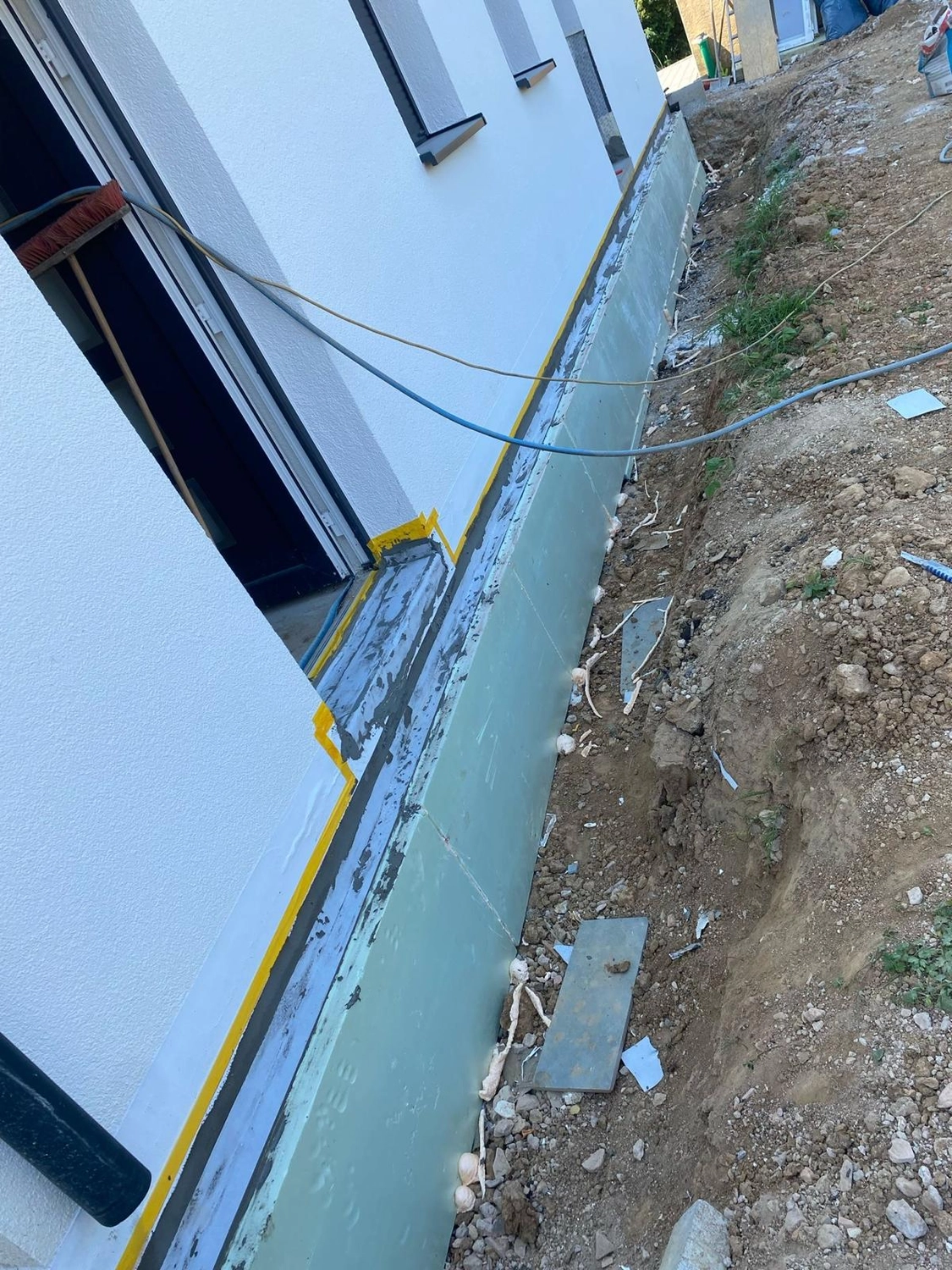 Bauabdichtungen- Bausanierungen Tiriakidis -  Komplette Renovierungsdienstleistungen – Abdichtung Außenwand