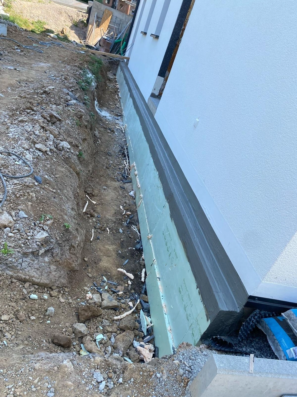 Bauabdichtungen- Bausanierungen Tiriakidis -  Komplette Renovierungsdienstleistungen – Abdichtung Außenwand