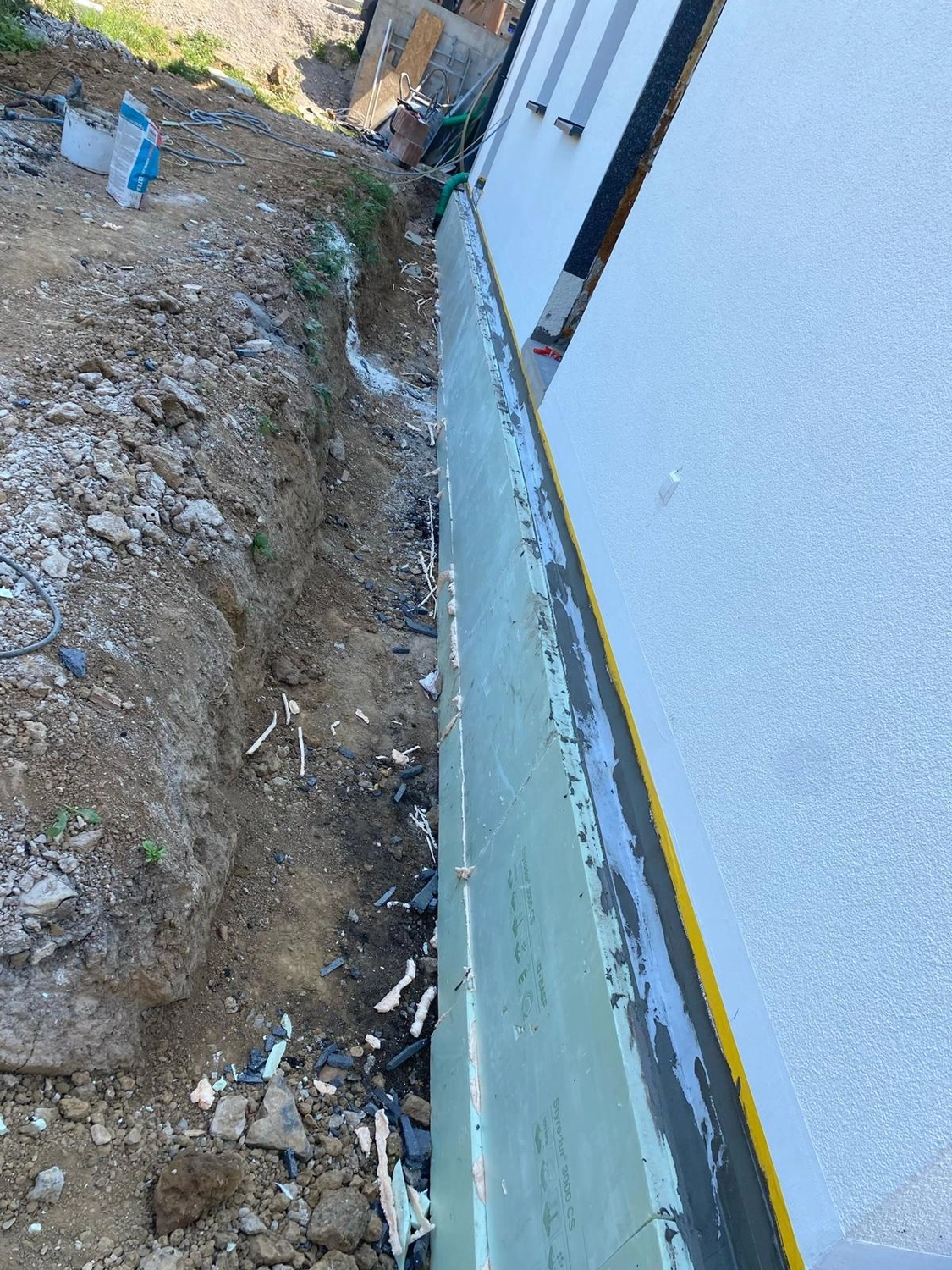 Bauabdichtungen- Bausanierungen Tiriakidis -  Komplette Renovierungsdienstleistungen – Abdichtung Außenwand