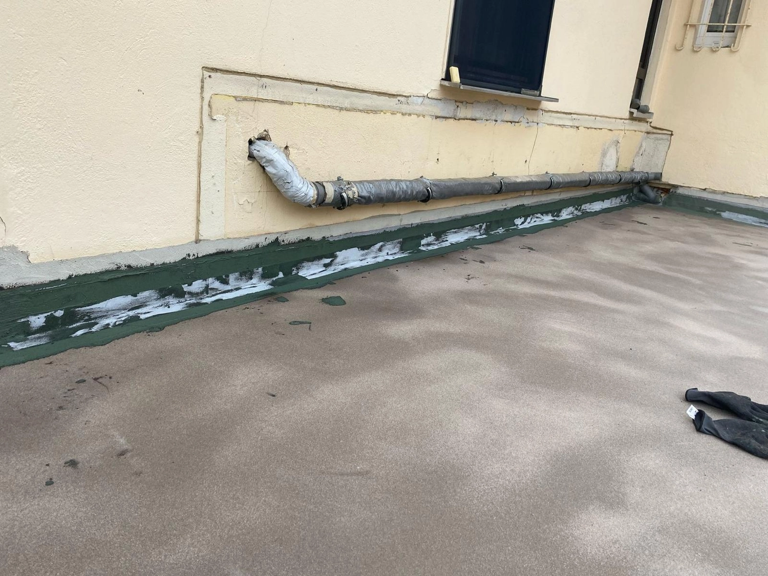 Bauabdichtungen- Bausanierungen Tiriakidis -  Komplette Renovierungsdienstleistungen – Abdichtung des Raumbodens