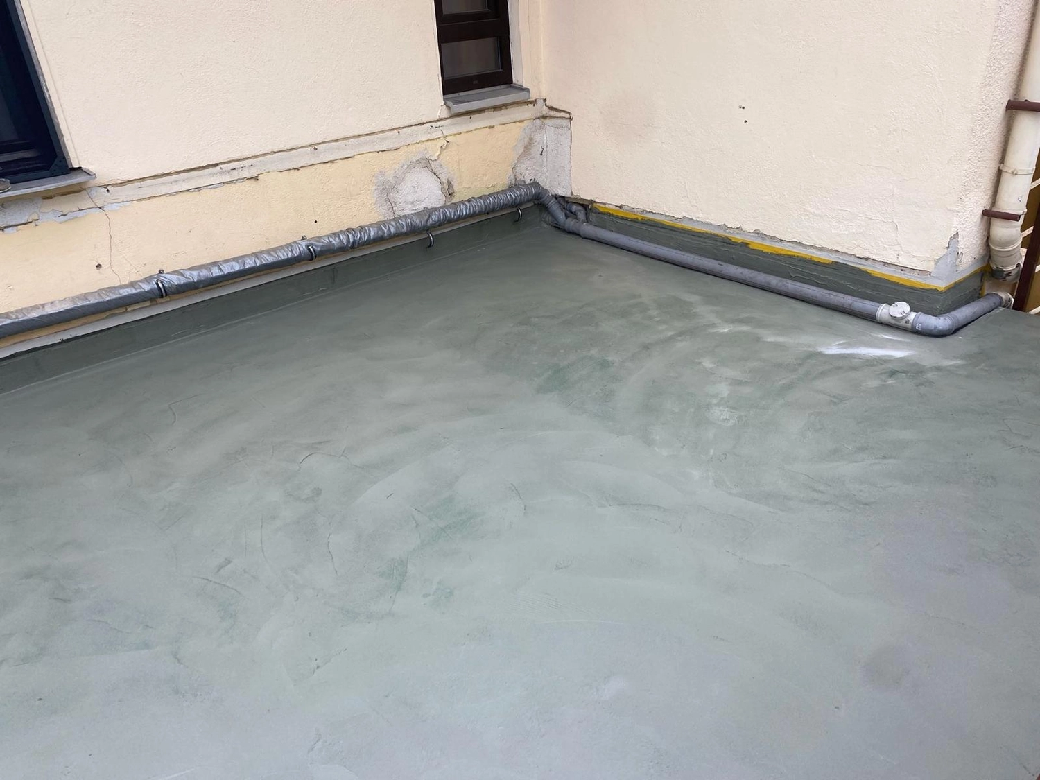Bauabdichtungen- Bausanierungen Tiriakidis -  Komplette Renovierungsdienstleistungen – Abdichtung des Raumbodens