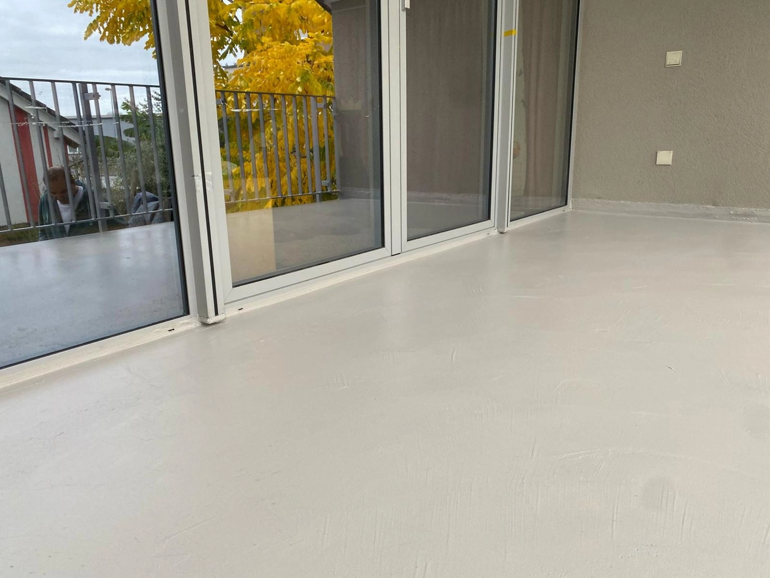 Bauabdichtungen- Bausanierungen Tiriakidis -  Komplette Renovierungsdienstleistungen – Abdichtung des Raumbodens