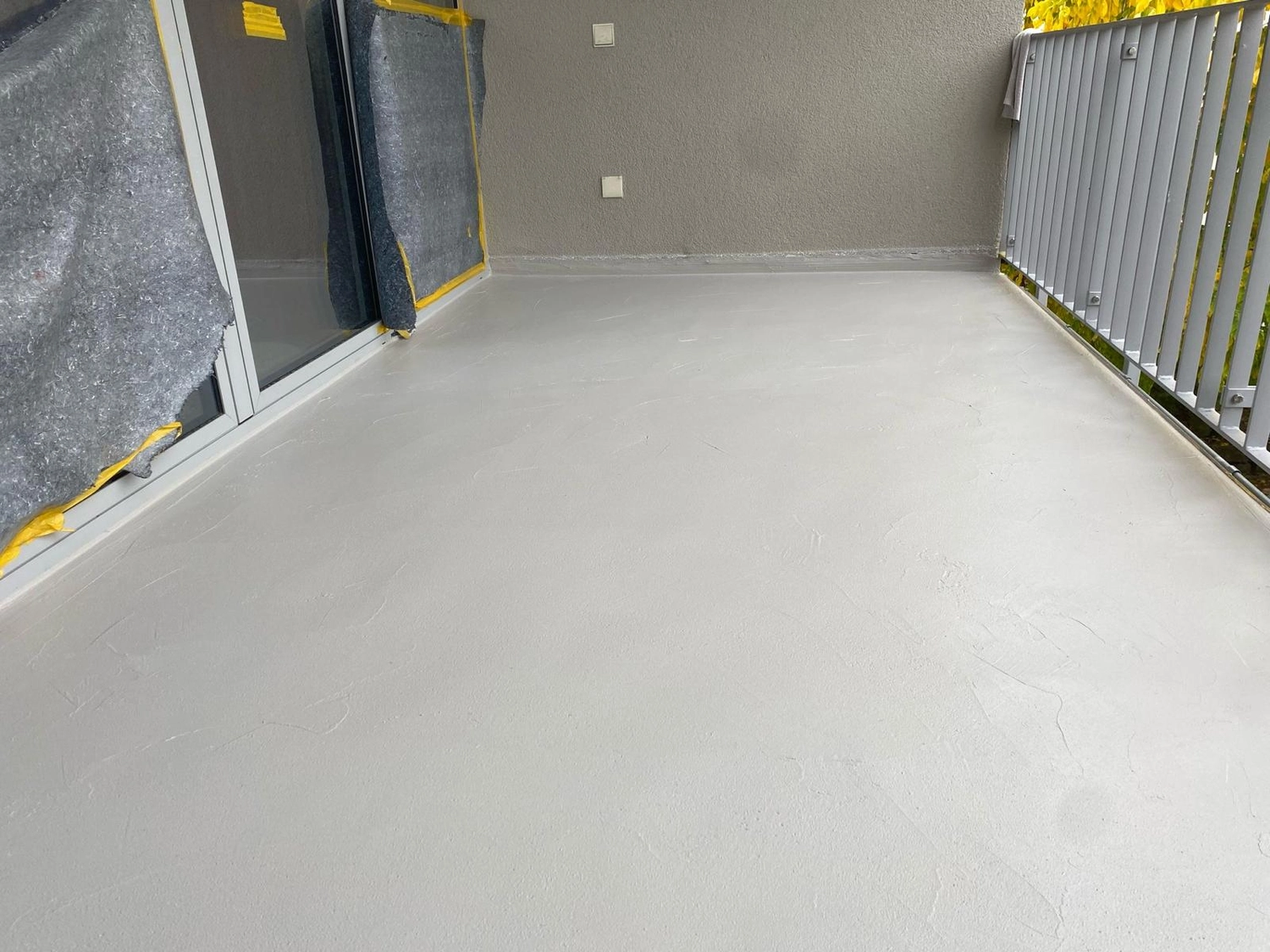 Bauabdichtungen- Bausanierungen Tiriakidis -  Komplette Renovierungsdienstleistungen – Abdichtung des Raumbodens