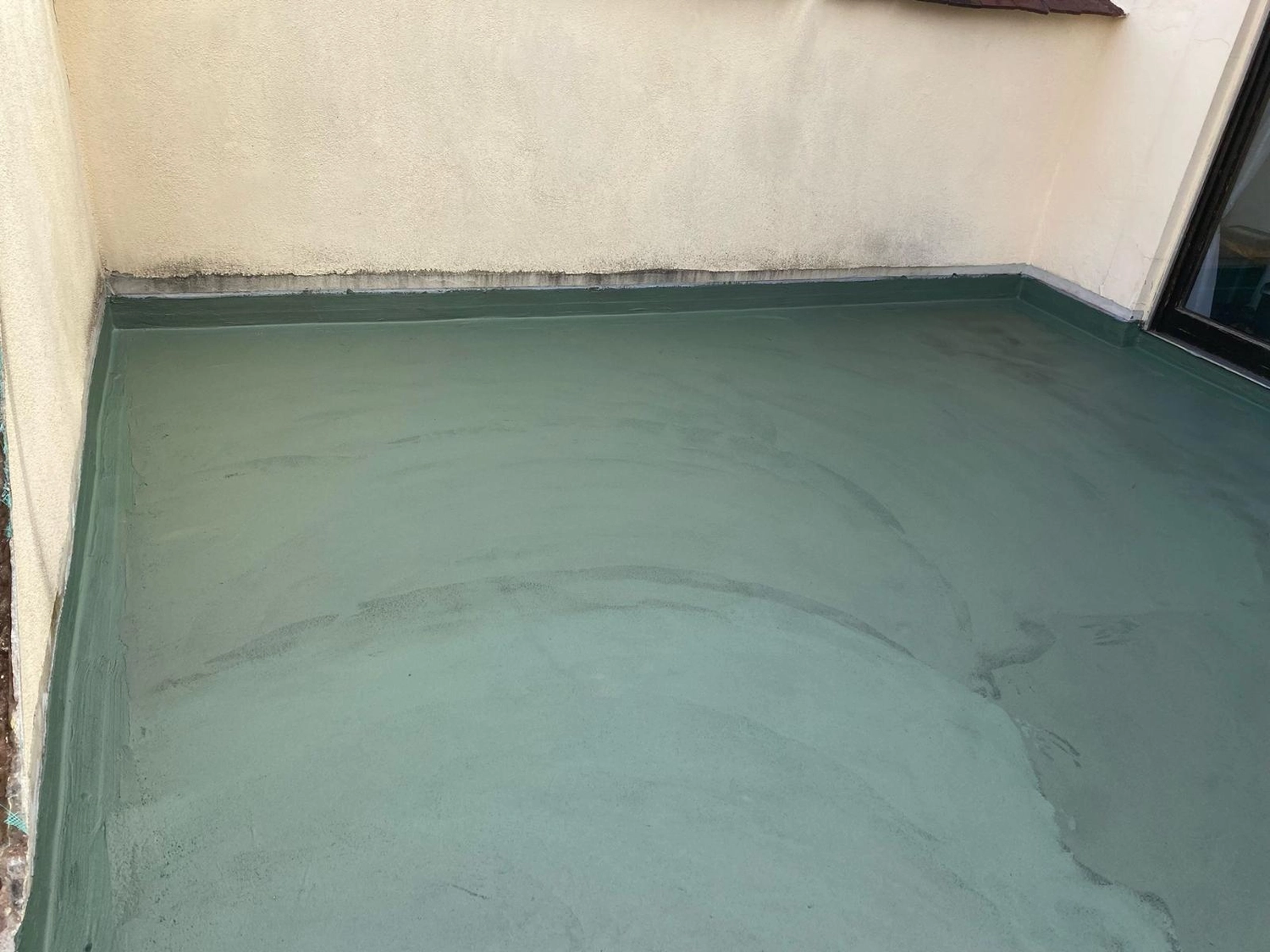 Bauabdichtungen- Bausanierungen Tiriakidis -  Komplette Renovierungsdienstleistungen – Abdichtung des Raumbodens